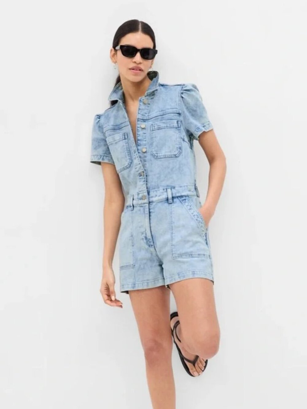 GAP Light Wash Denim Utility Romper Jumpsuit Short Sleeve Size 4